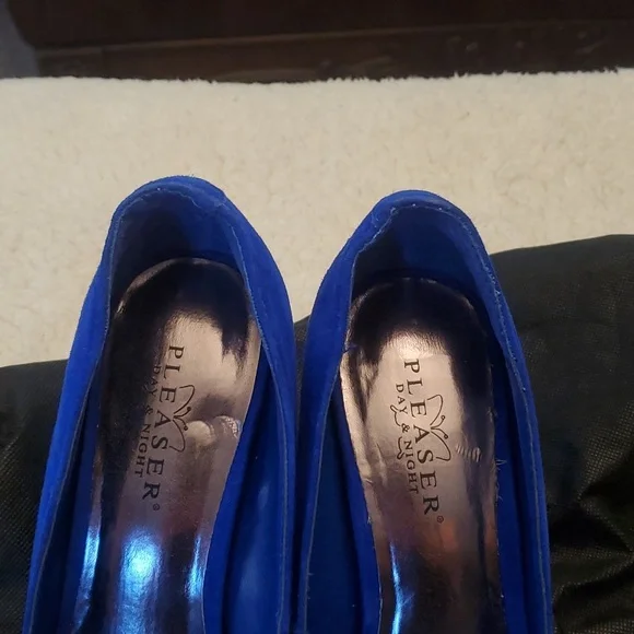 Beautiful blue suede pleaser heels - Picture 3 of 4